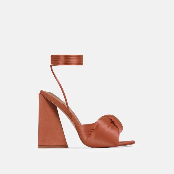 Brown_0_126cdb58-759f-4a36-857b-a9ee529c6993_grande
