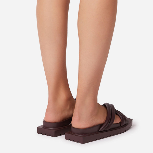 Brown_3_53303da3-fe8d-4e7f-b58f-8b64df5f8d57_grande