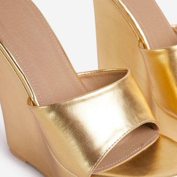 Gold_2_22e6daa8-f390-479d-add5-8a4200d893e3_grande